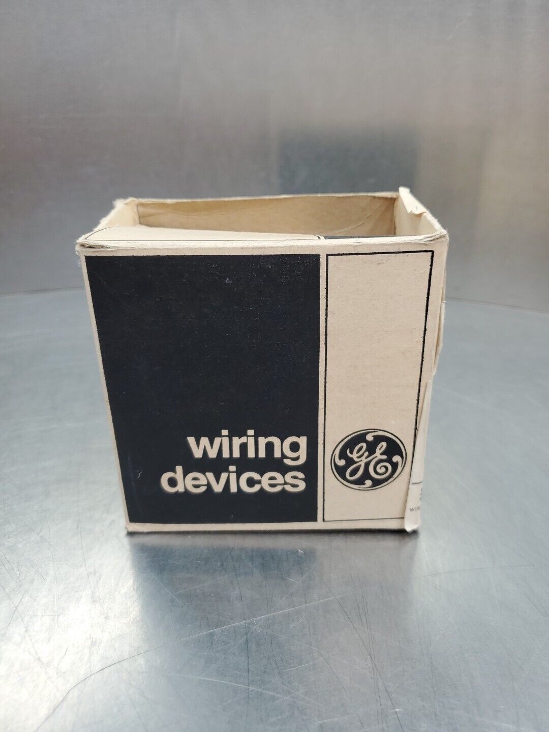 GE ALF812-03 Fluorescent Lamp Holder, 660W, 600V Lot of 4.                 4B-37