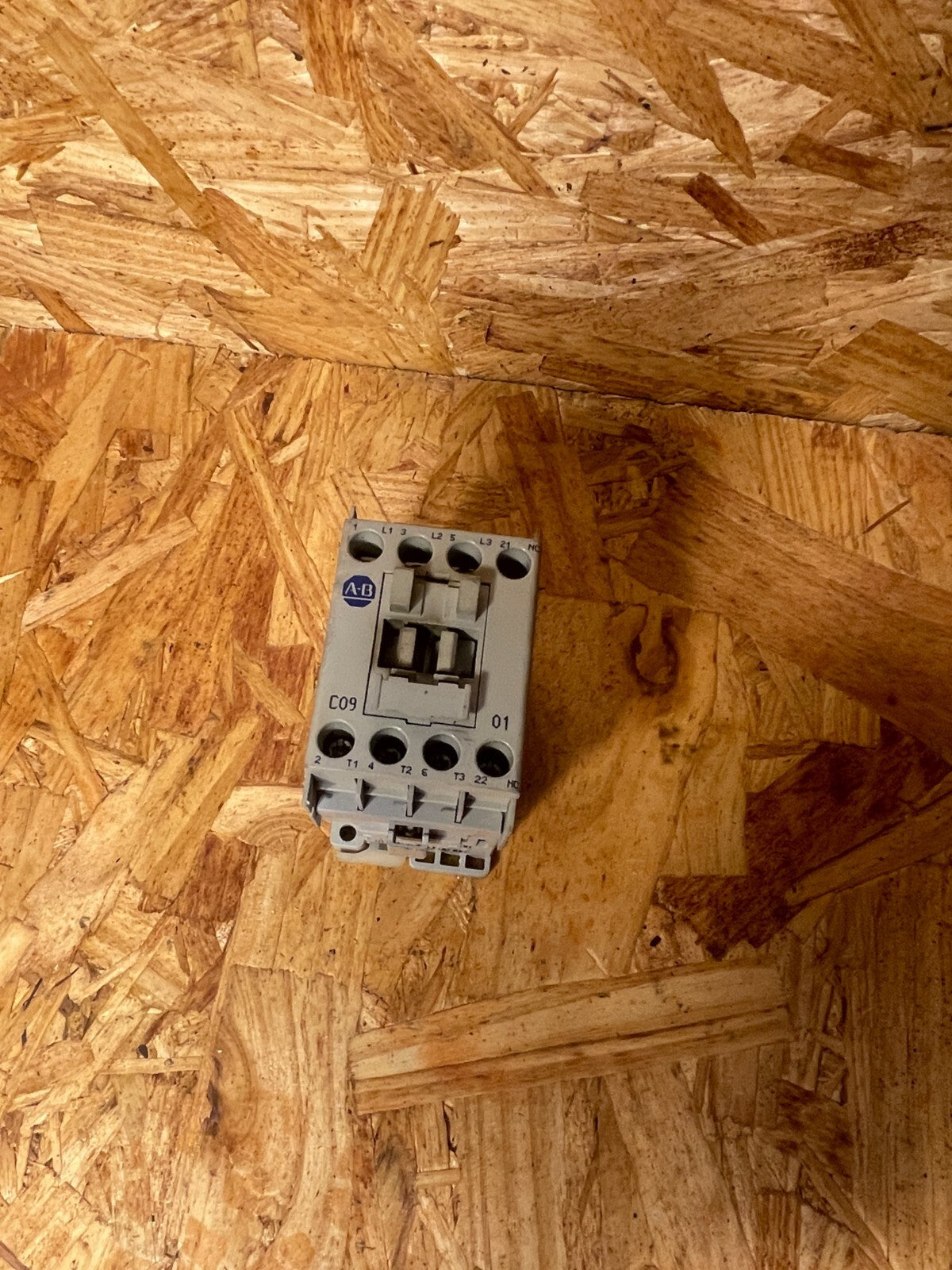 ALLEN BRADLEY 100-C09*01 SER.A 600VAC MAX 32A Relay Assembly Contactor @1E