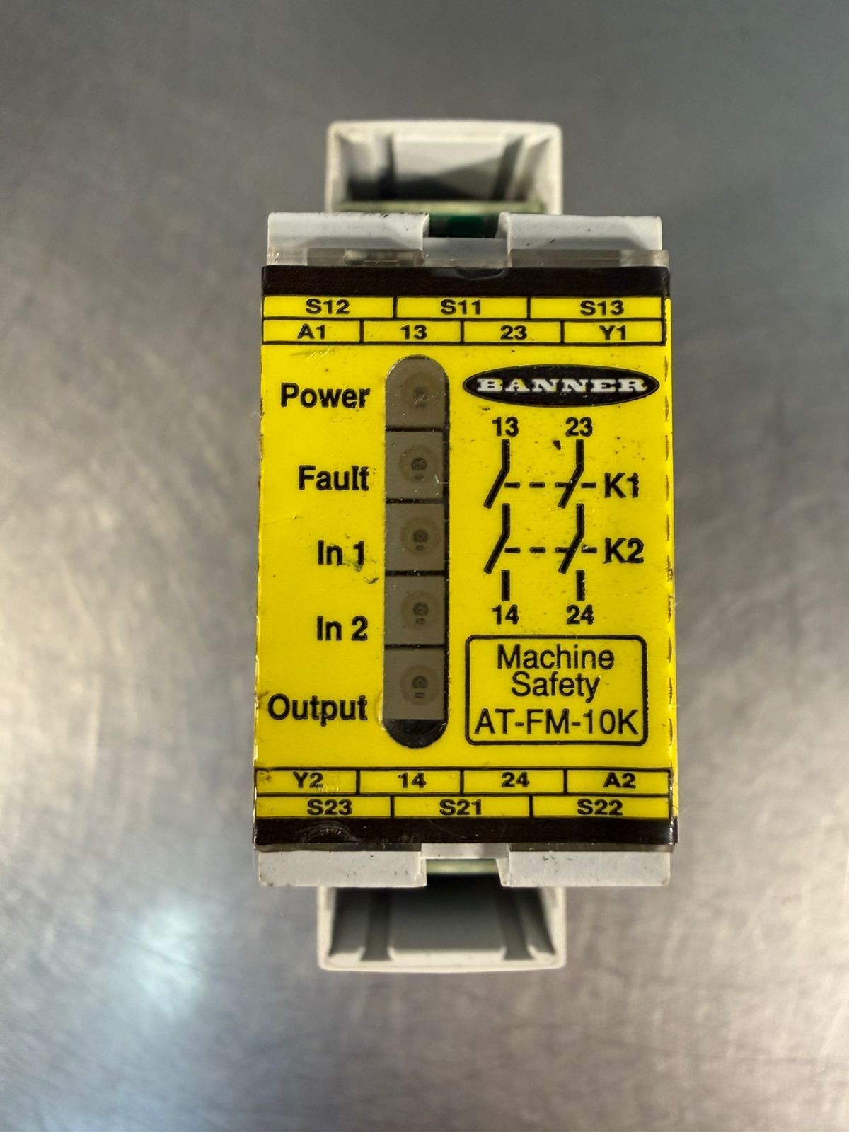 Banner AT-FM-10K  Safety Relay Module Supply Voltage 24V Ac/Dc      (3.1.2)