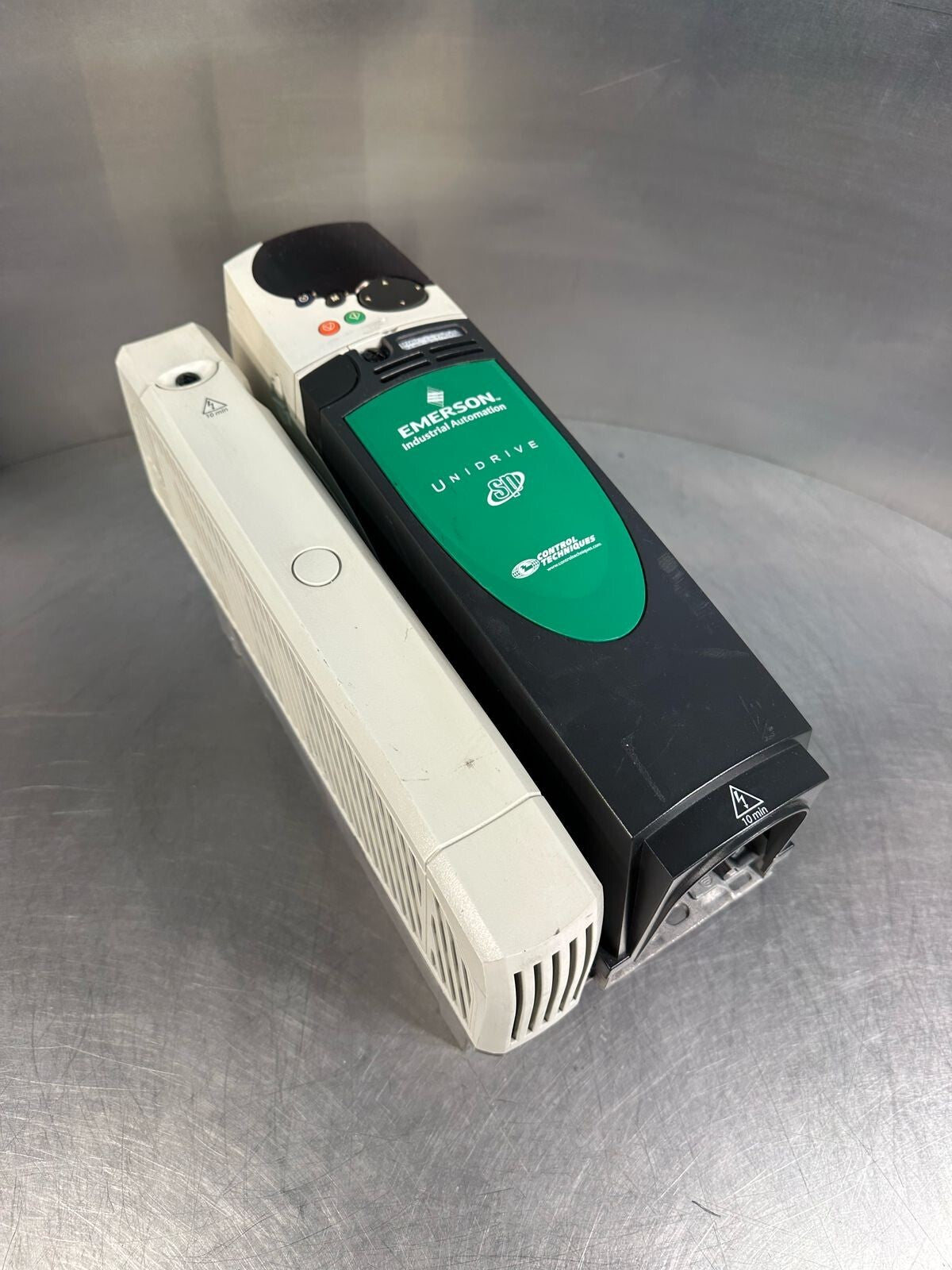 Emerson Unidrive SP2402 AC DRIVE 10.0/15.0HP 380-480V 21.0A (6.2.5)