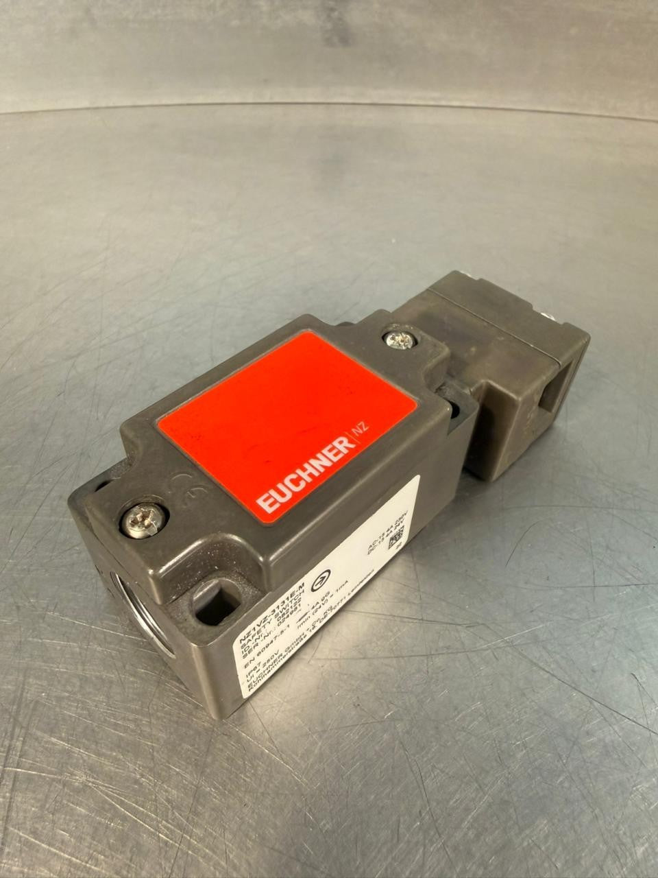 Euchner NZ1VZ-3131E-M Safety Switch 082122 Ac-15 4A 230V           (4.2.3)
