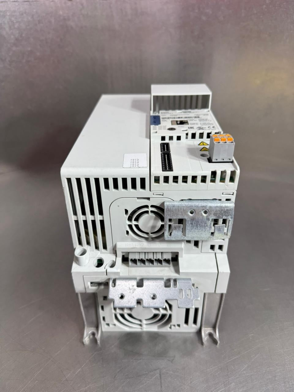 Lenze E84AVSCE7524VX0 StateLine C  8400 400/500V 7.5Kw            (10.4.5)