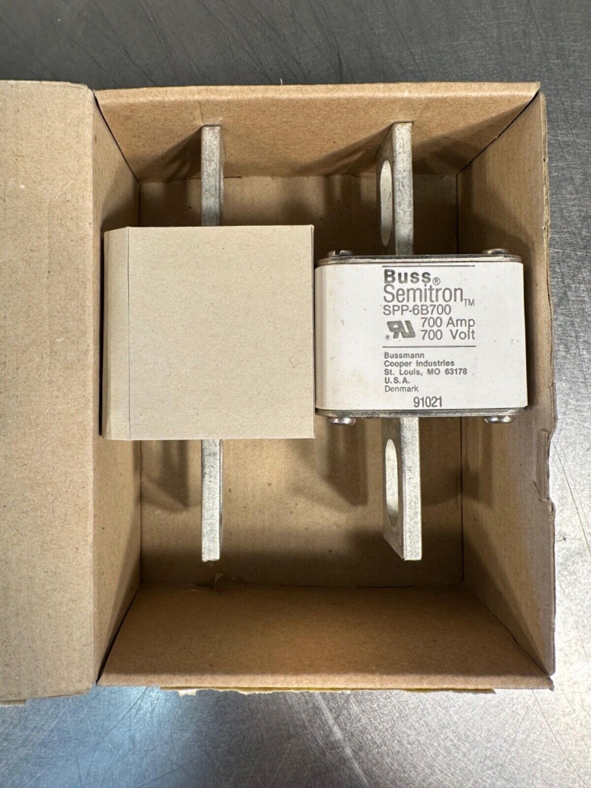 Buss Semitron SPP-6B700 700 AMP 700 VOLT (4B-17)