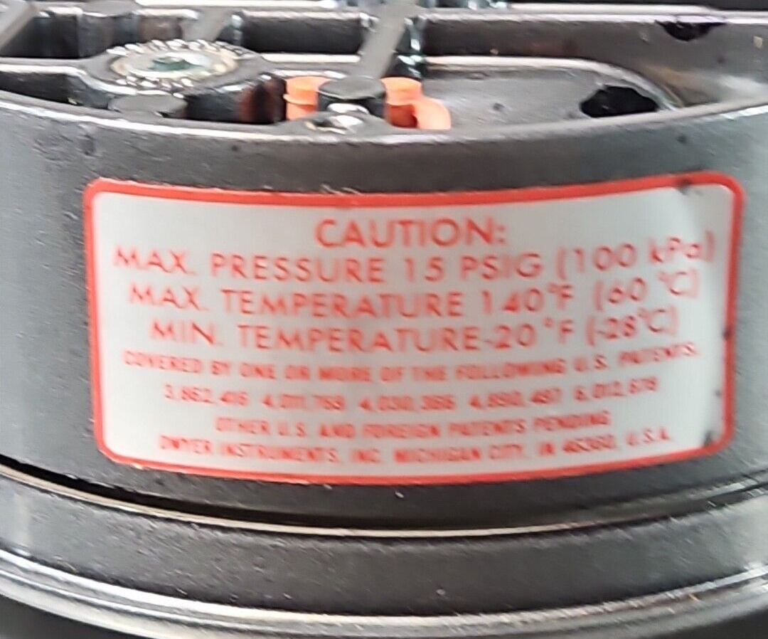 Dwyer Magnehelic 2006  Pressure Gauge 15 psig                            Loc5E16