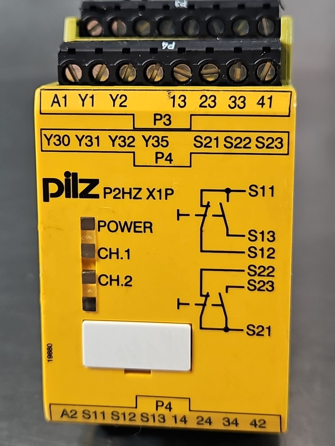 PILZ P2HZ X1P C  24VDC Safety relay                                     (BIN353)