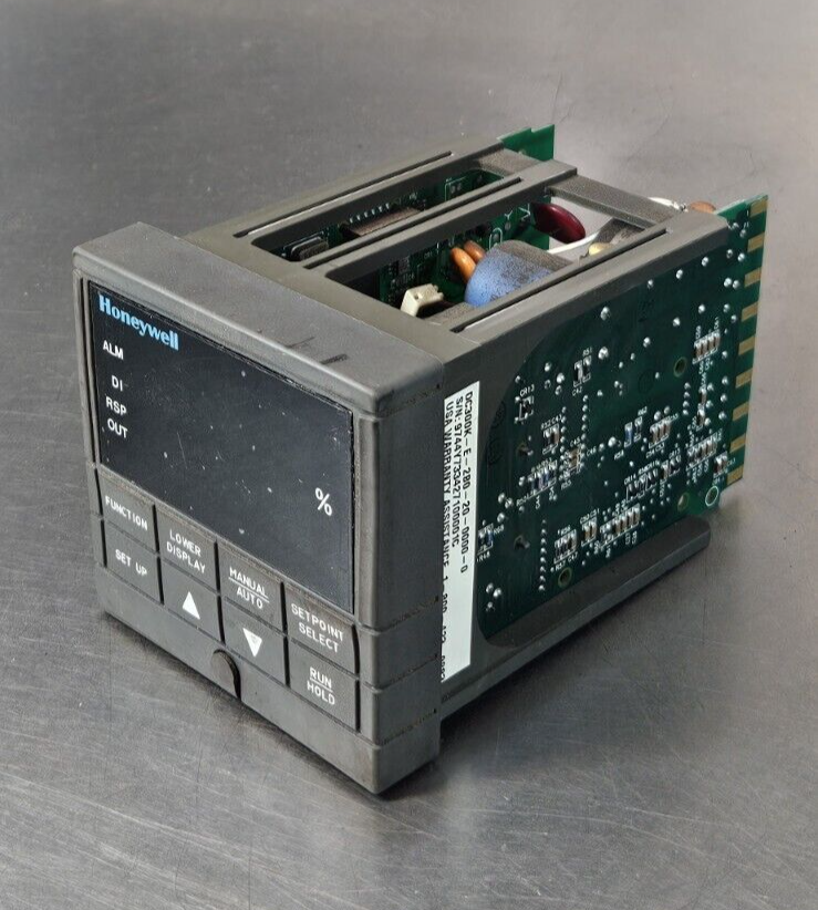 Honeywell DC300K-E-2B0-20-0000-0 Temperature Control                    (BIN635)