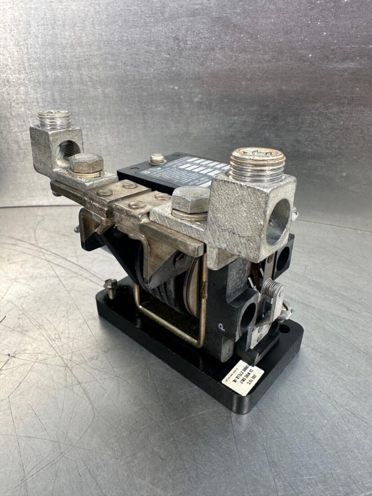 Allen Bradley 810-A24C Ser B / 810A24C Ser.B (5D-10)