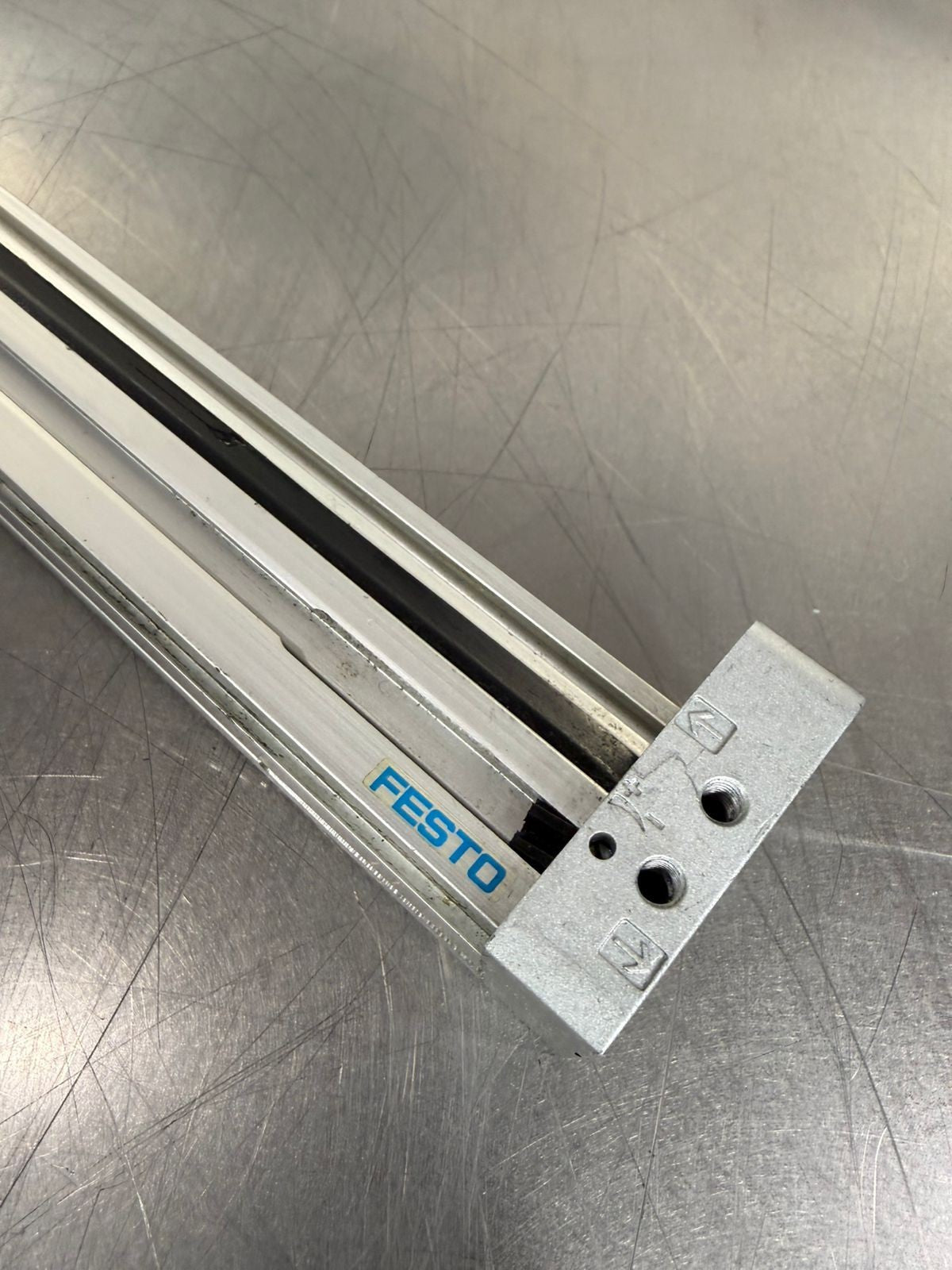 Festo DGC-18-320-G-PPV-A    532446J560                             (2.6.5)
