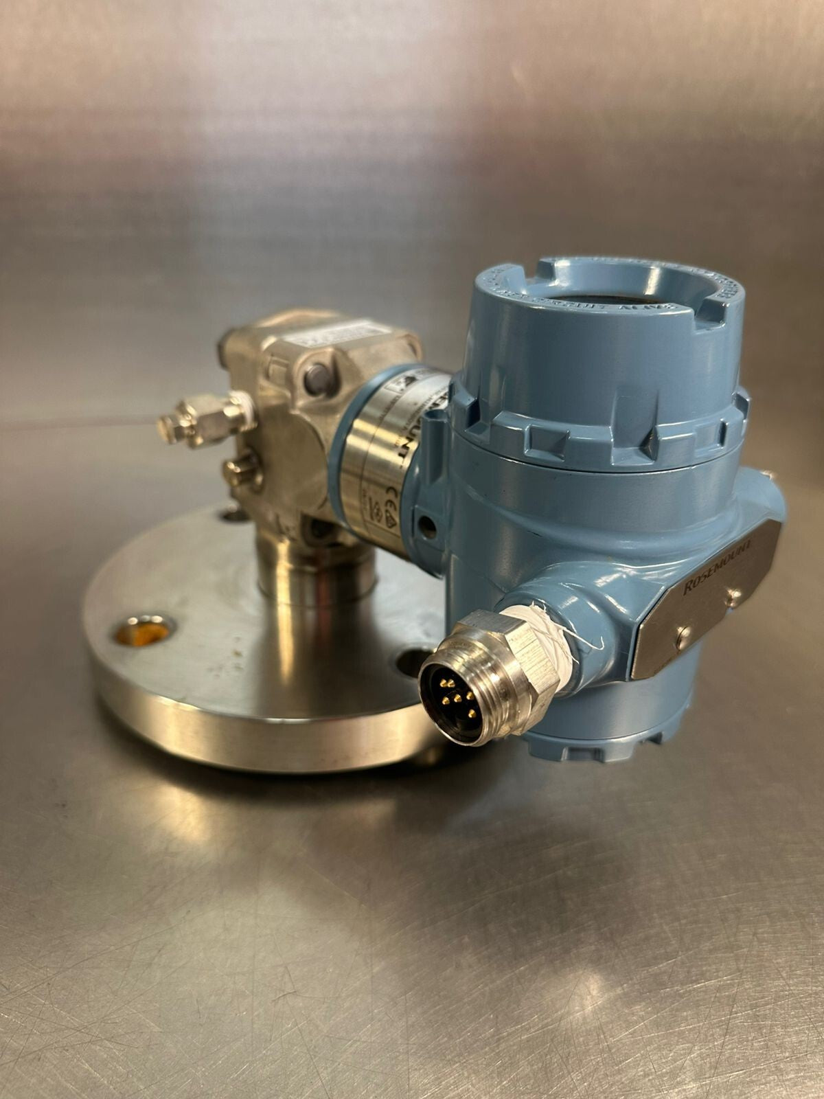 Rosemount 3051L2AA0FD21AAE5M5Q4 275PSI/19.0Bar    (6.4.4)