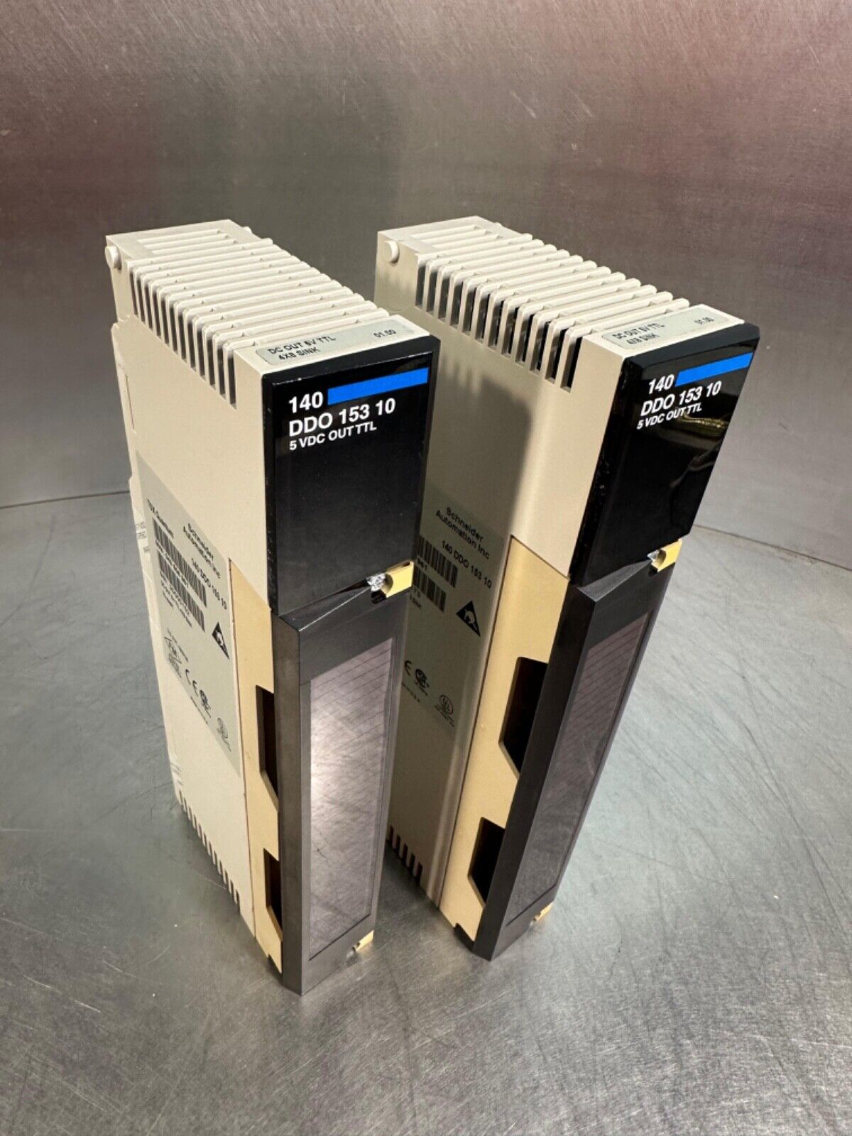 Schneider Automation 140 DDO 153 10 5VDC Out TTL  (3B-29)