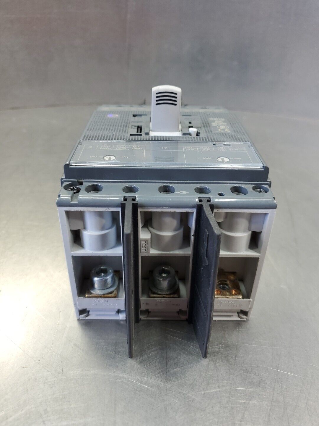 ABB XT4N 250 Molded Case Circuit Breaker, 3P, 250Amp, 480VAC.               4D-4