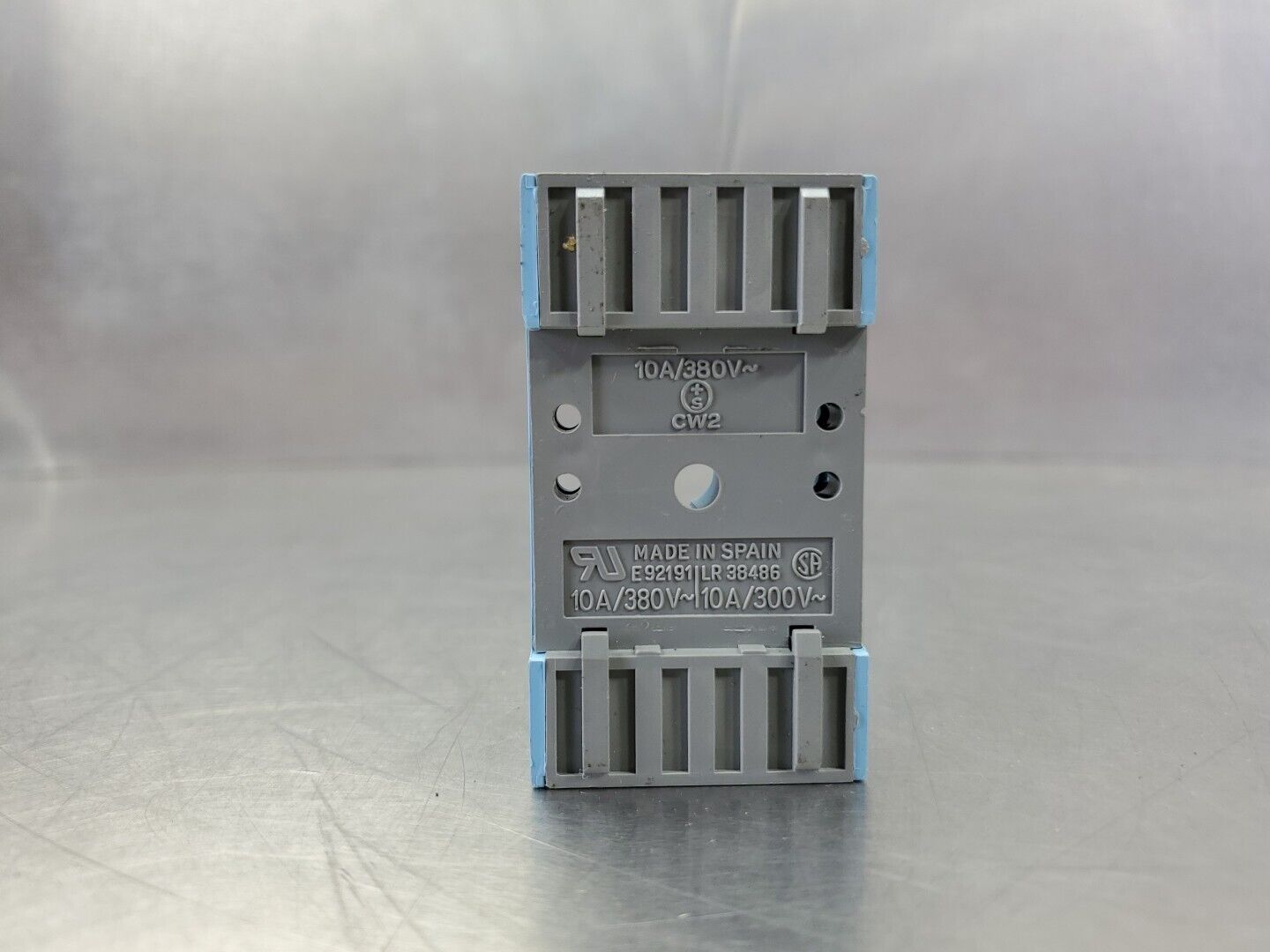 RELECO S2-B 8-PIN 10A/380V RELAY BASE.                                     4D-26