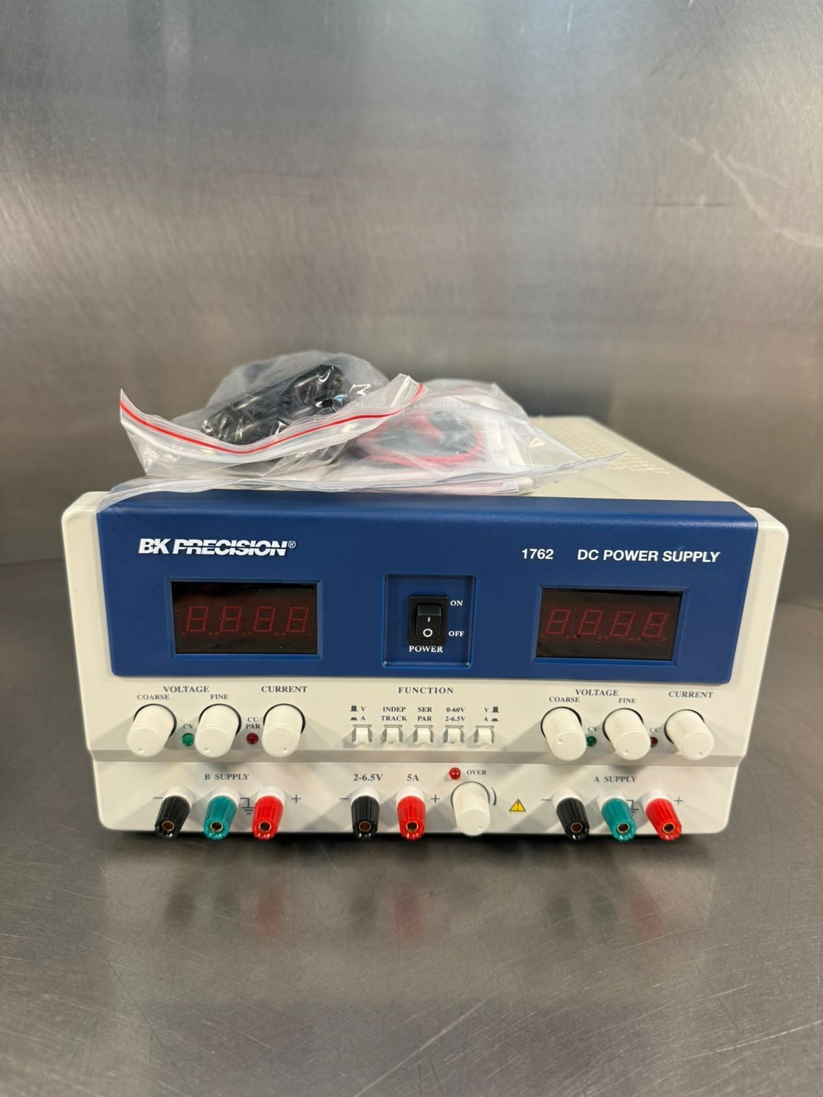 B&k Precision 1762 - Triple Output DC Power Supply                (10.3.1)