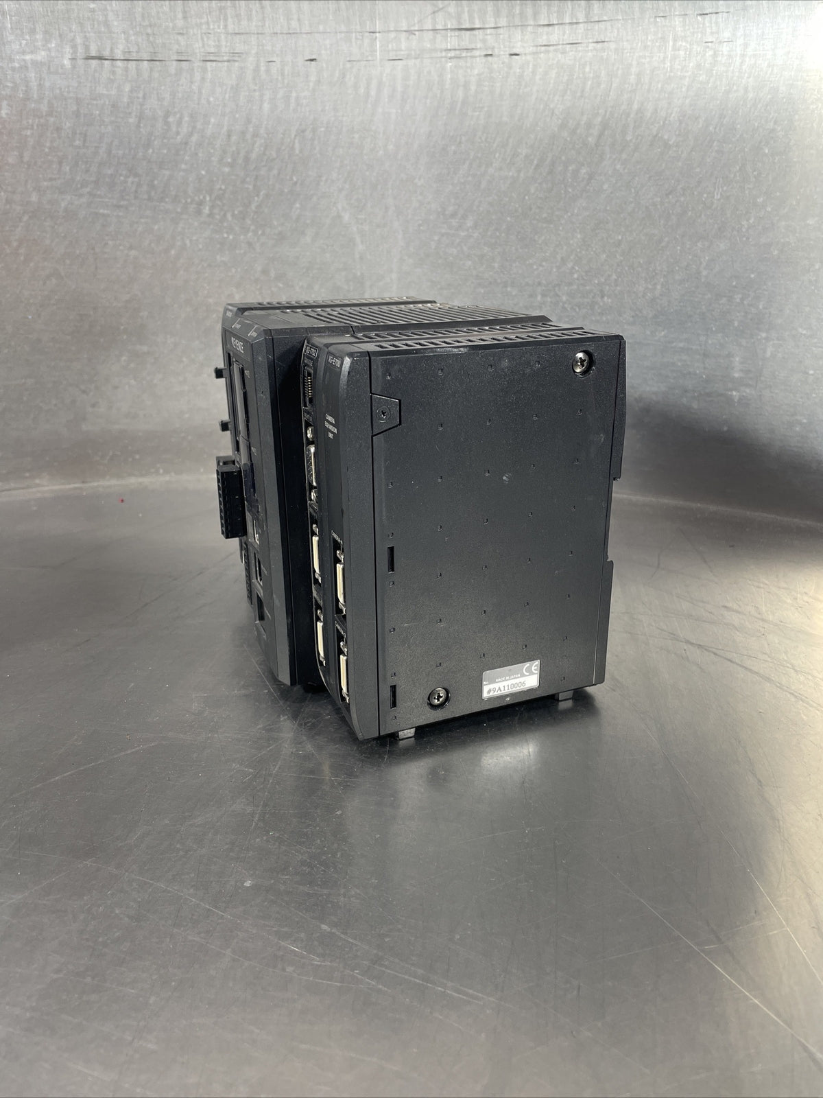 Keyence XG-7702 Multi Camera Controller XG-E700 and 2 Line Scan CA-DC21E @1D