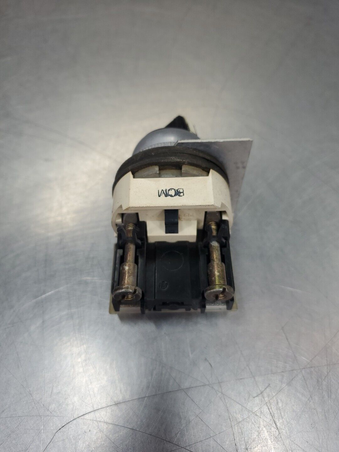 Allen Bradley 800T-H2 Ser F Momentary Selector Switch.                     4D-32