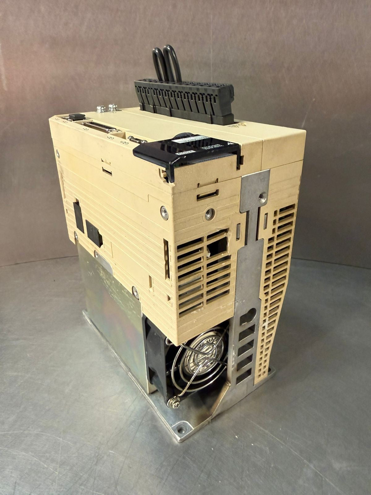 Yaskawa SGDV-120A01A002000 Servo Pack 3 Phase                     (1.5.4)