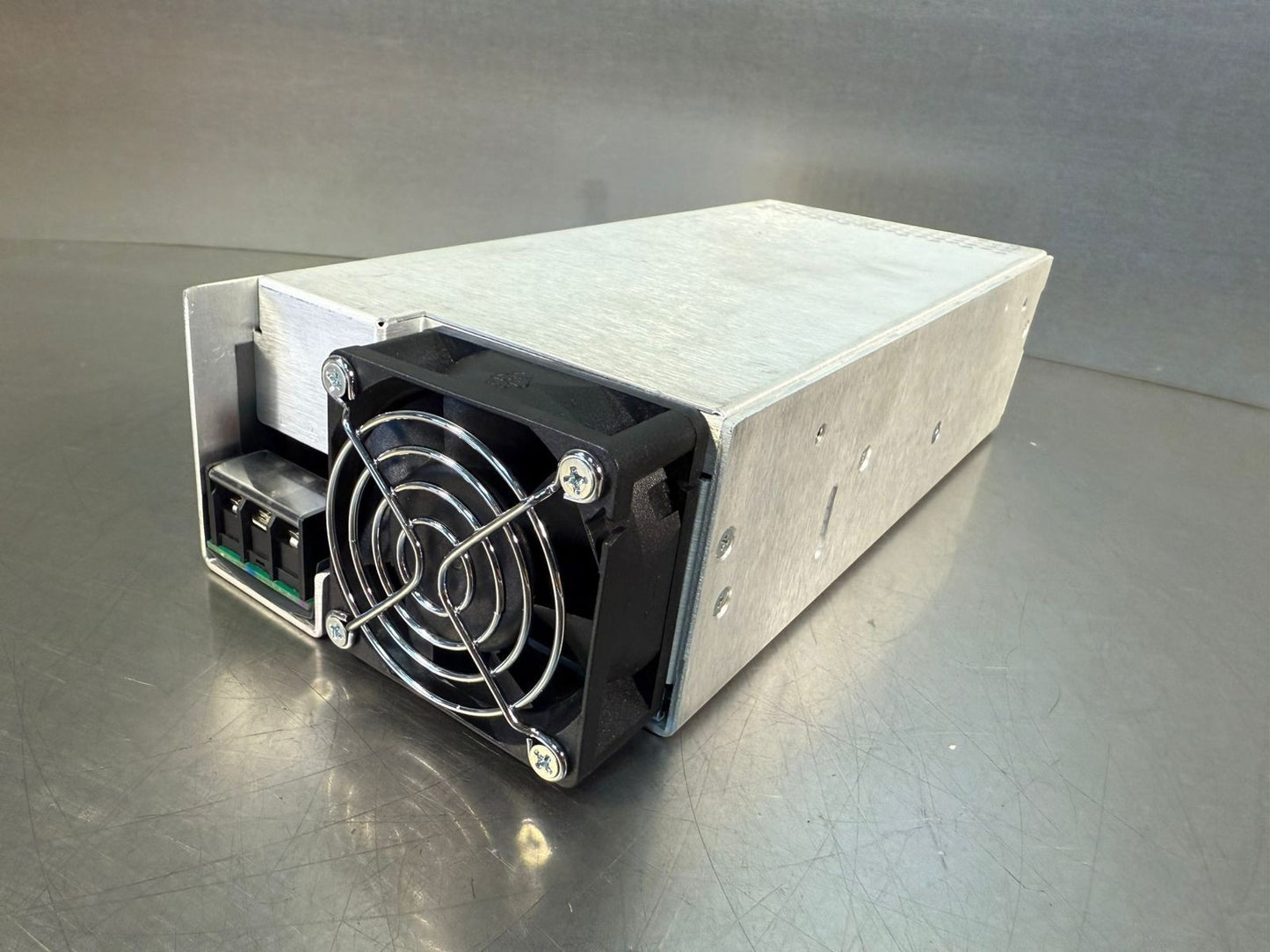 Xp Power HHP650PS15 Inp 100~277Vac 50/60Hz 9A Out 15V-40A         (12.5.5)