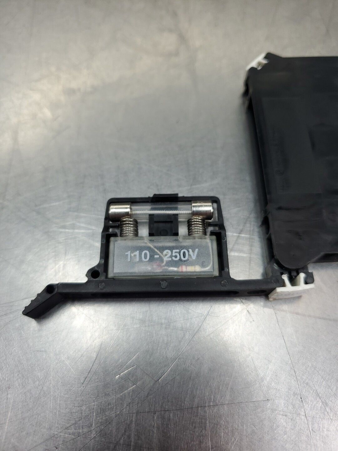 PHOENIX CONTACT UK6,3-HESI 110-250V Fused Terminal.                        4C-36