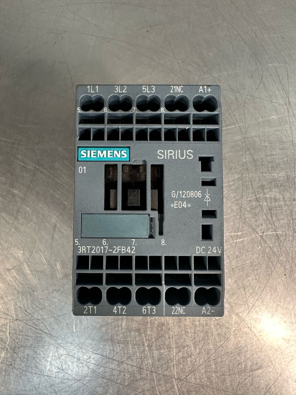 Siemens 3RT2017-2FB42 CONTACTOR 24V 3 POLE SIRIUS                   (7.4.2)