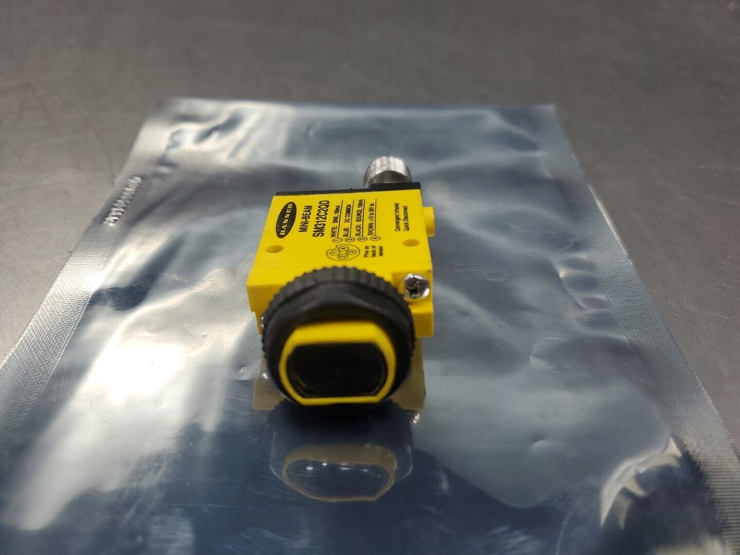BANNER SM312C2QD Mini-Beam Photoelectric Sensor.                          5E-3/1