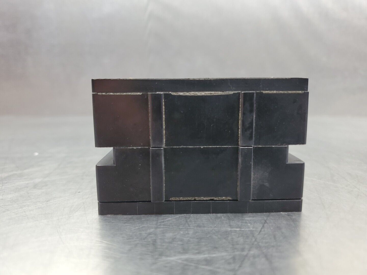 Allen-Bradley 1492-DA8-4 Terminal Block w/3-Pole Base, 600V.               4C-28