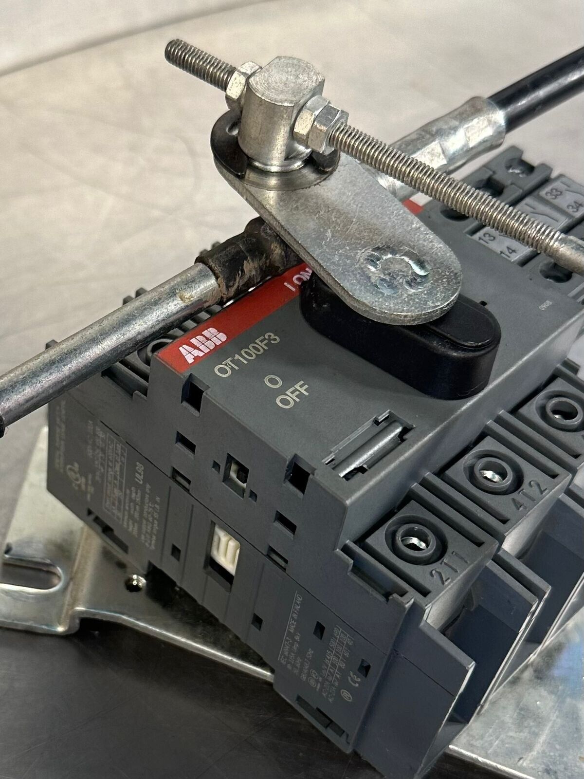 Abb OT100F3 600 Vac 100A with Cable and Handle (4E-3)