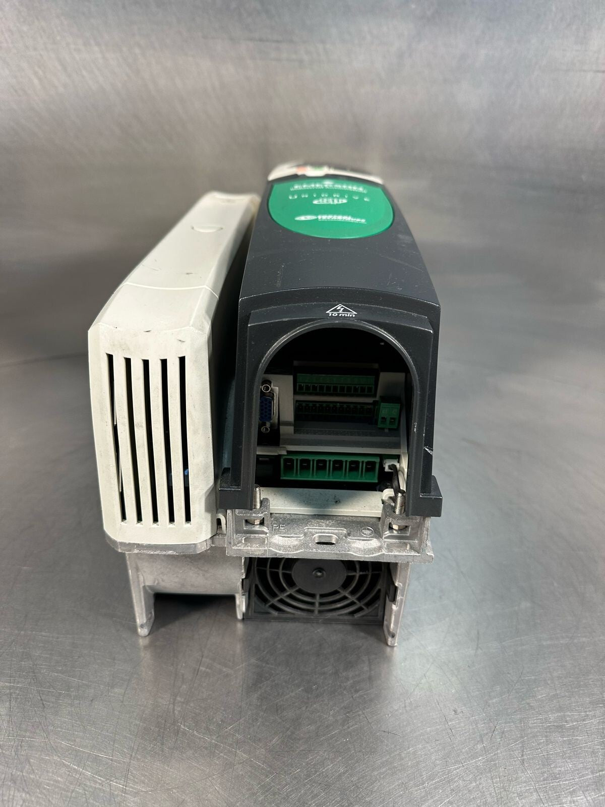 Emerson Unidrive SP2402 AC DRIVE 10.0/15.0HP 380-480V 21.0A (6.2.5)