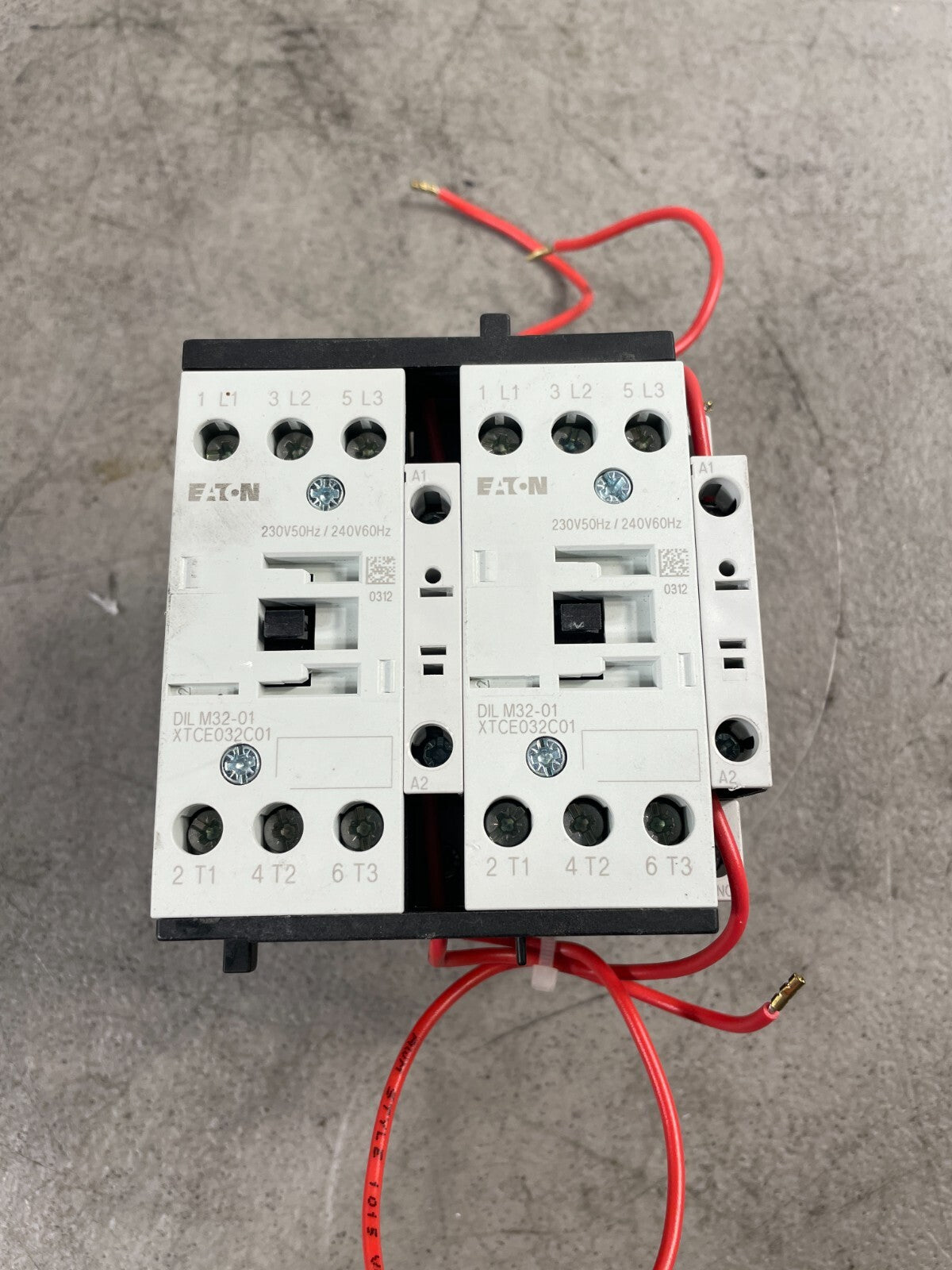 Eaton DilM32-01 XTCE032C01  240V 60Hz 3-Pole AC/DC Electric Contact @3.3.5