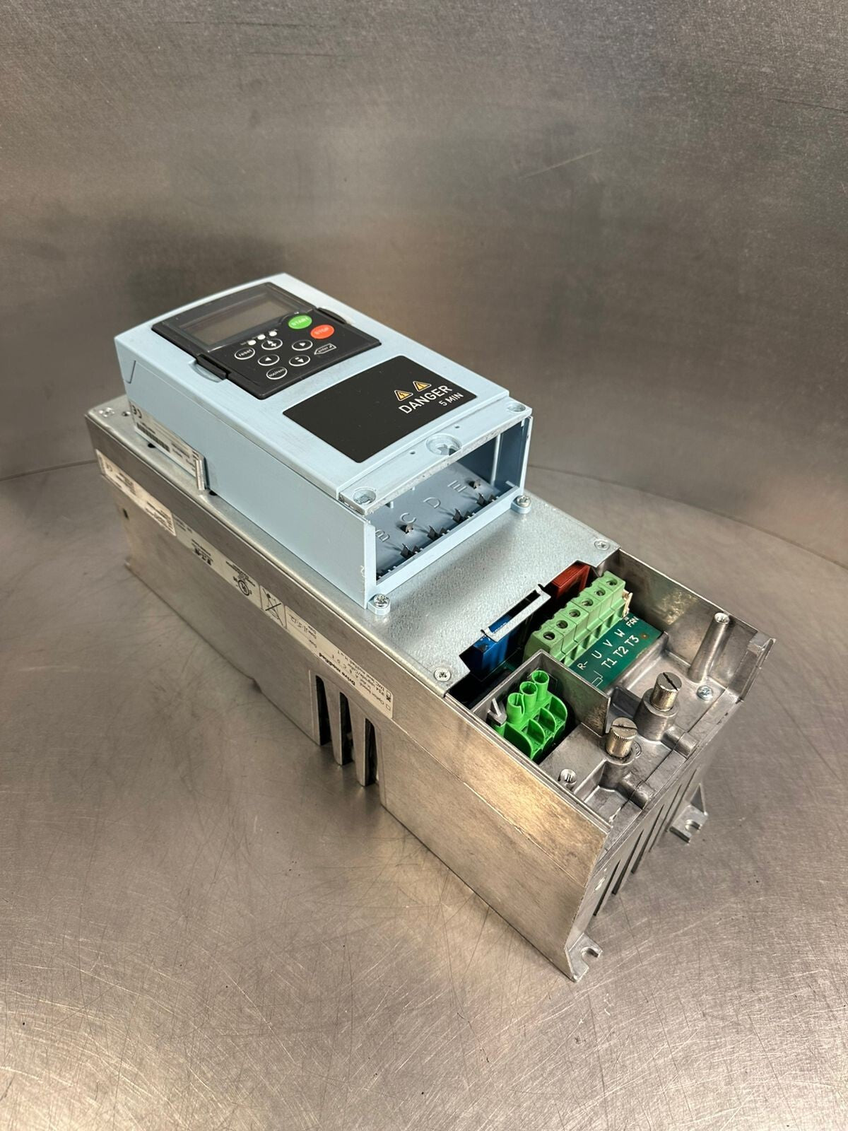 Eaton SVX015A2-4A1B1 Nema Type 12                                    (5.6.2)