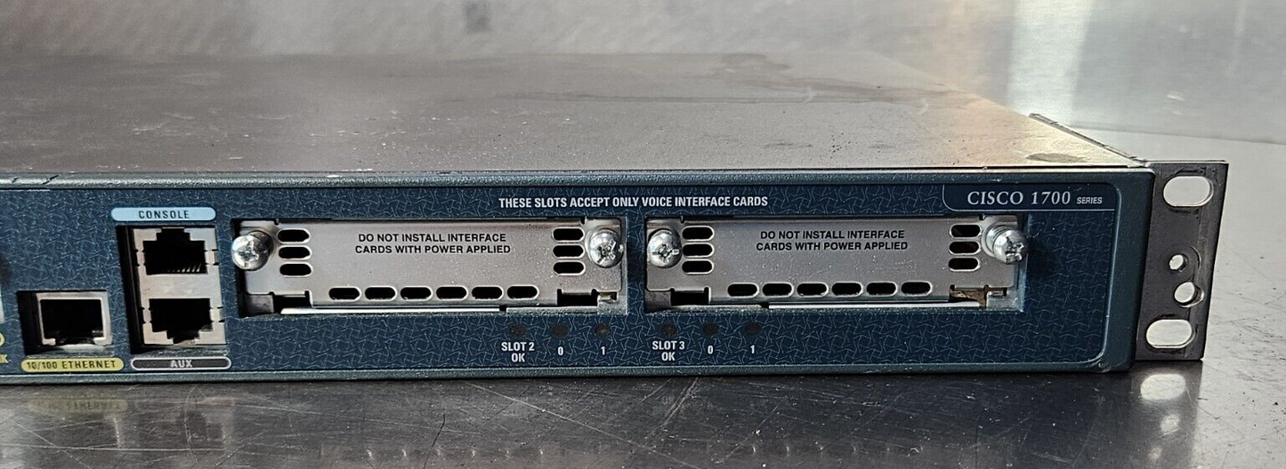 Cisco Systems 1760 Modular Access Router                                (BIN561)