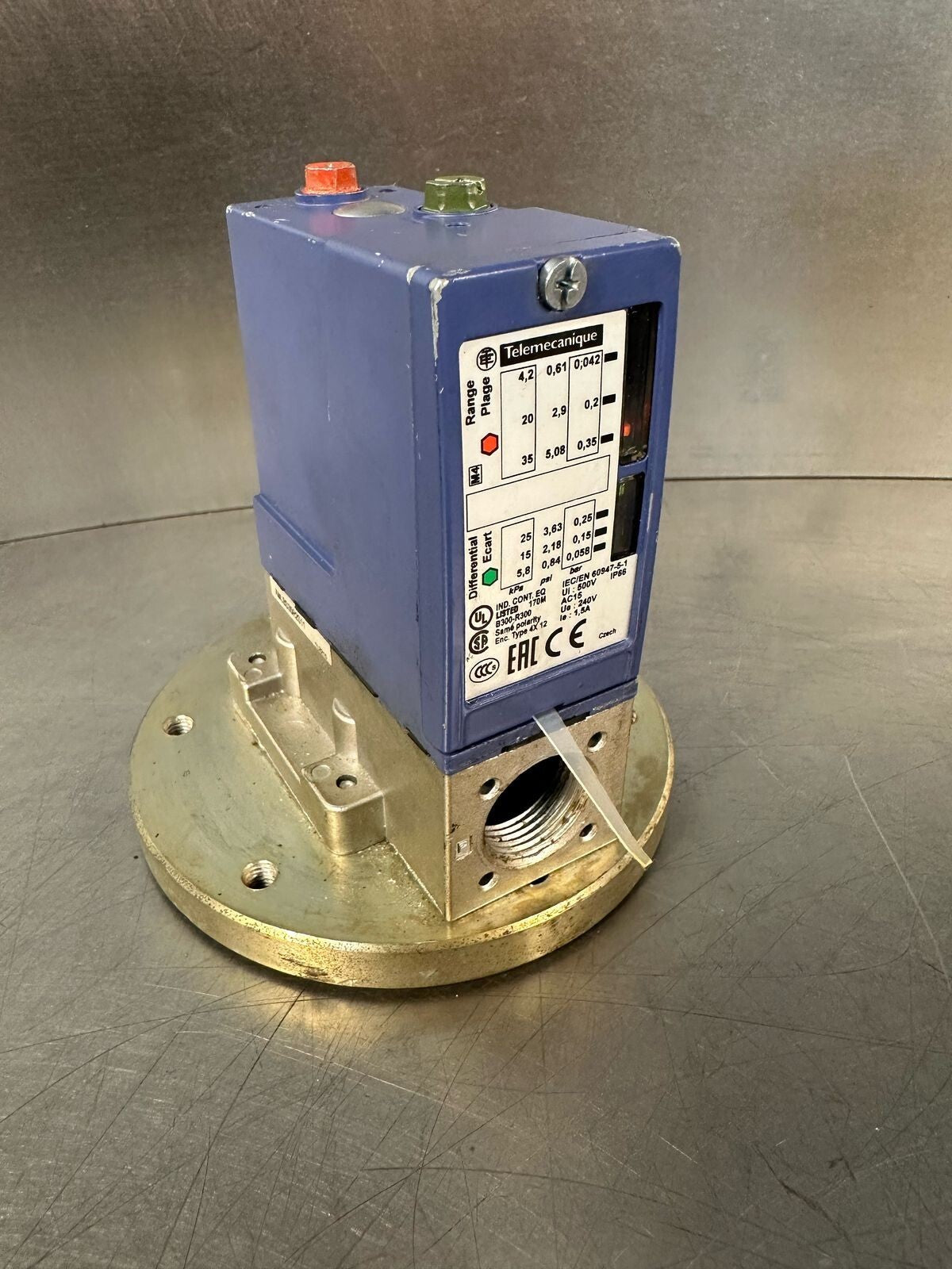 Telemecanique XMLBS35R2S11 PRESSURE SWITCH                          (4.4.5)