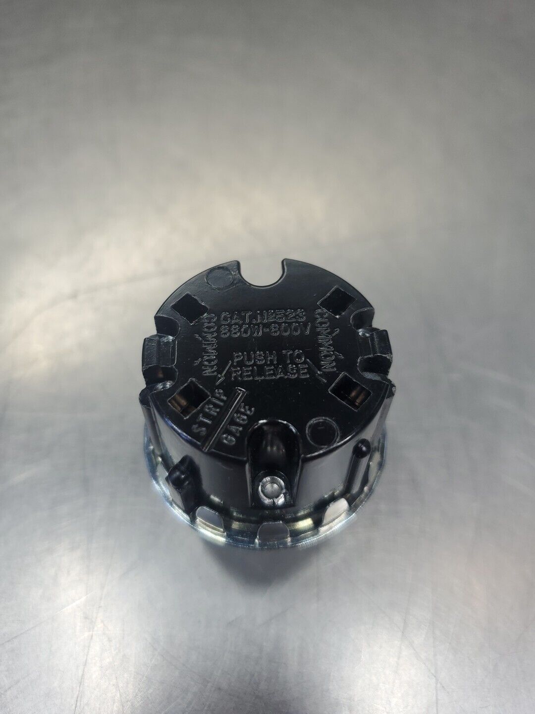 Leviton Cat. No. 523 Bulb Mounting Kit.                                    5E-29