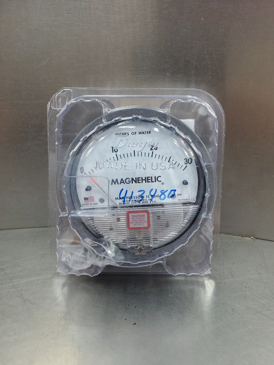 Dwyer Magnehelic W45AD CL Pressure Gauge, 0-30 INCHES OF WATER.            6B-11