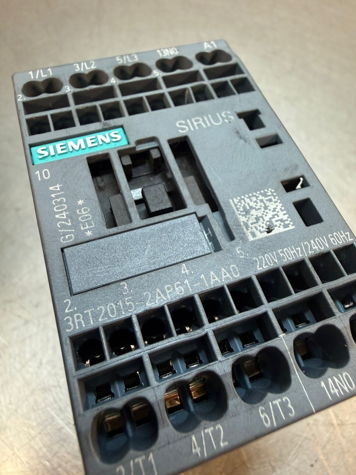 Siemens 3RT2015-2AP61-1AA0 Sirius 220V 50Hz/240V 60Hz              (3.1.3)