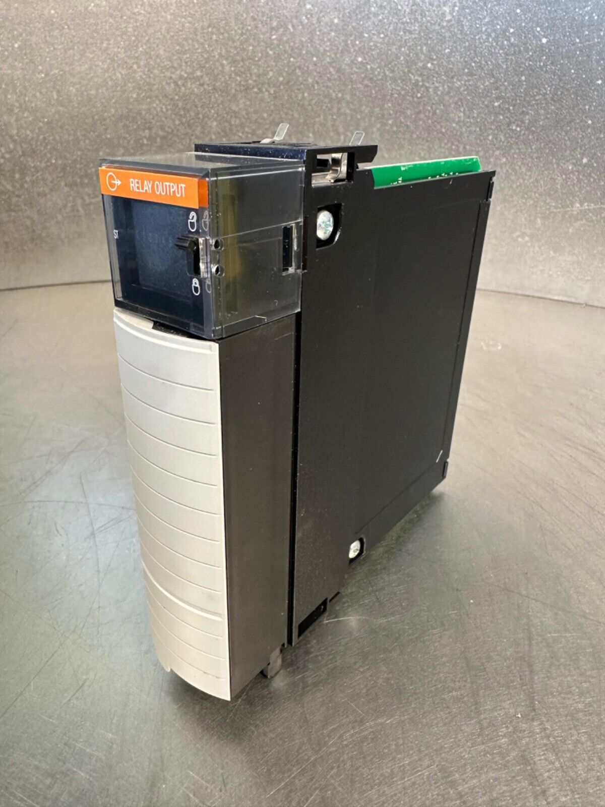 Allen Bradley Digital Relay Module  1756-OX8I /A (3C-31)