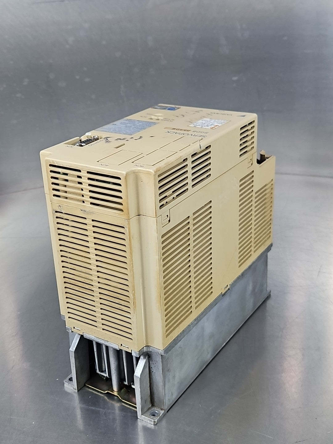 Yaskawa SGDB-15ADG Servopack                                       (1.5.4)