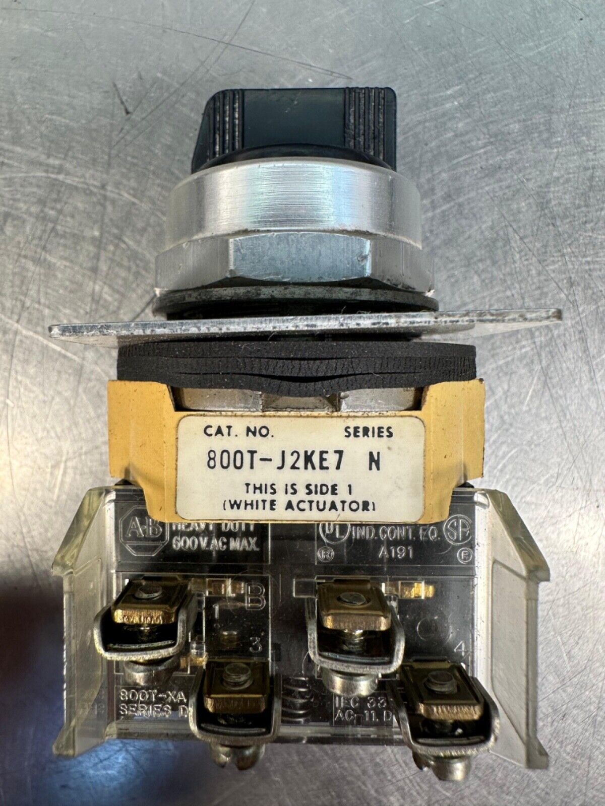 Allen Bradley 800T-J2KE7 Ser. N Seletor Switch 3 Position 800t-Xa/D(4C-39)