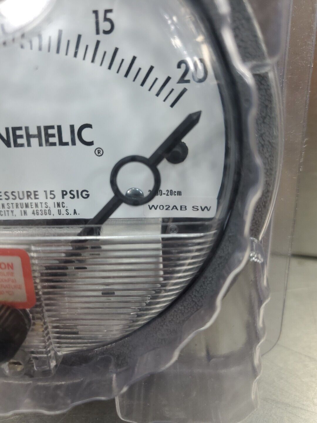 Dwyer Magnehelic W02AB SW Pressure Gauge, 0-20 INCHES OF WATER.            6B-11