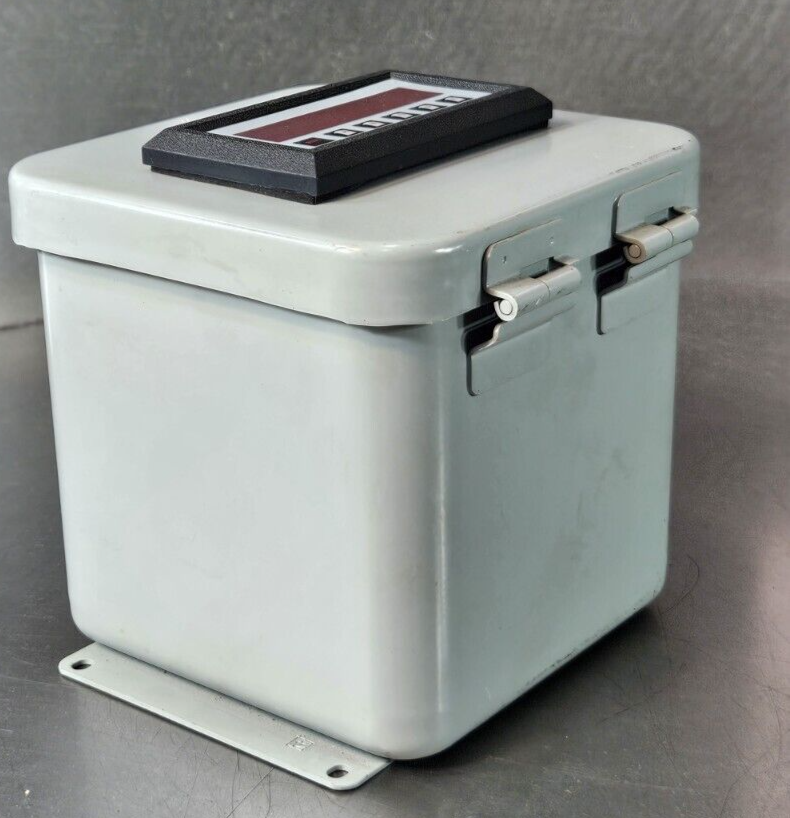 Hoffman A-666DL / MS310RTAS1  junction box  w/relay                     (BIN411)