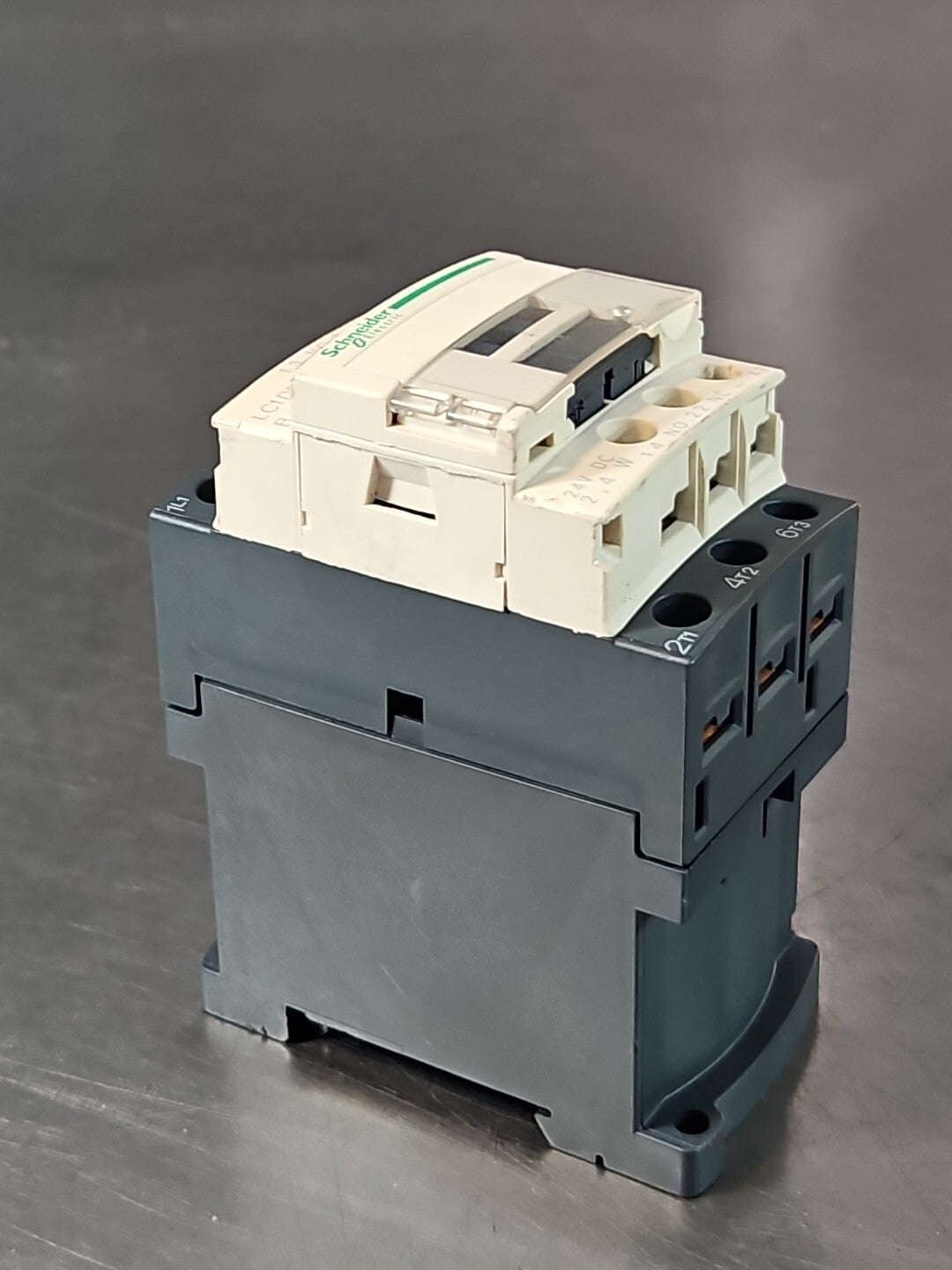 Schneider LC1D09 3 Poles 120V AC 9A Reversing IEC Magnetic Contac       (BIN213)