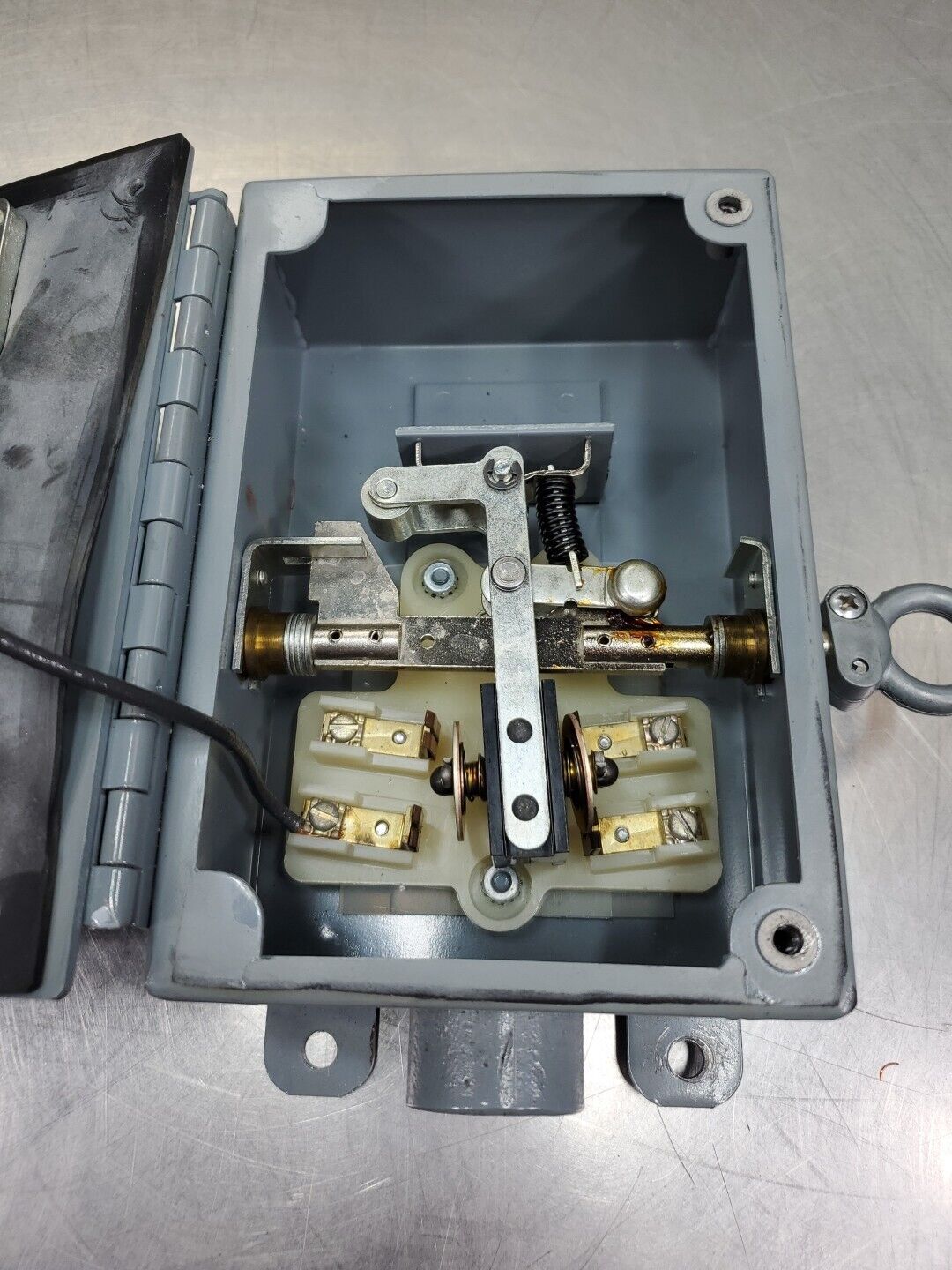 REES 02669-200 Left Hand Cable Operated Switch w/Indicator LED.            4F-36