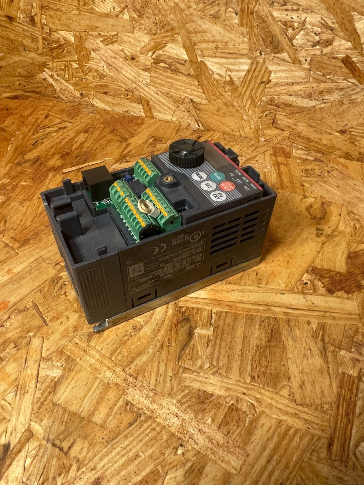 Mitsubishi Elec FR-D700 FR-D720-008-NA 3-Phase 100W Variable Frequency Drive @1E