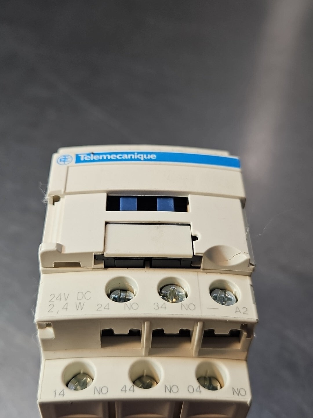 Telemecanique CAD50BL Control Relay 600vac 24vdc                        (BIN453)