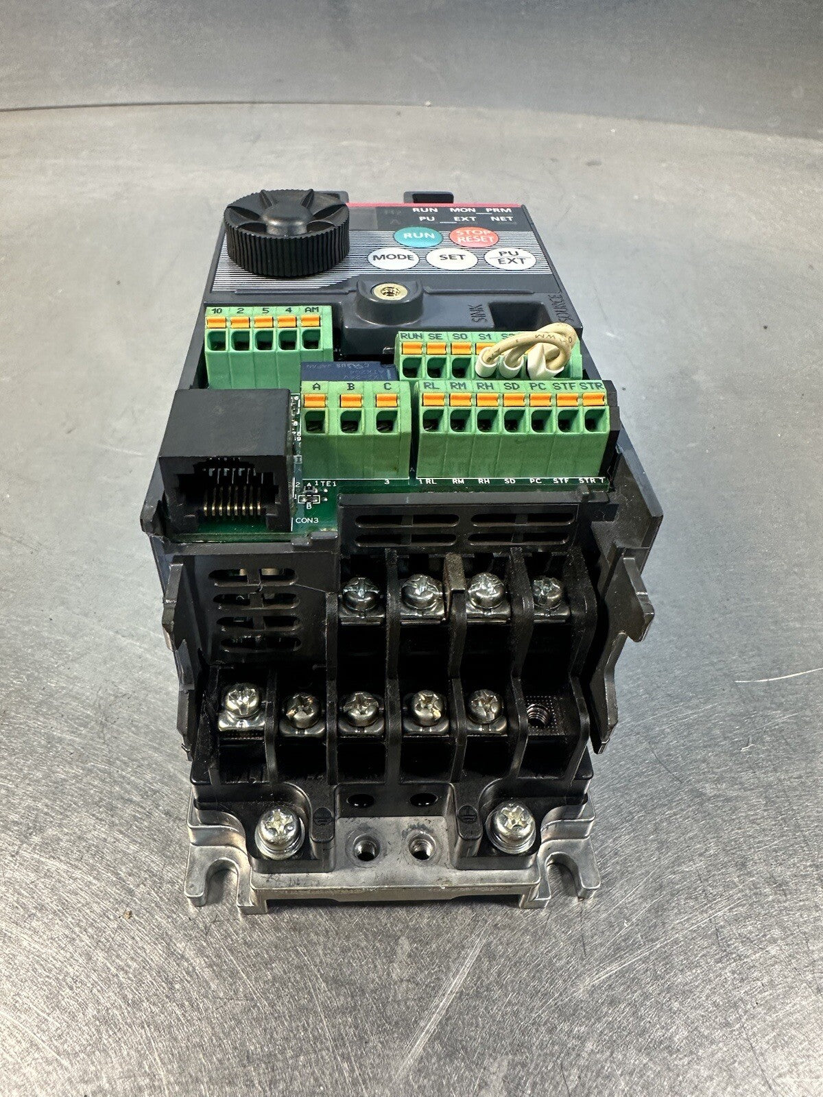 MITSUBISHI FR-D720-014-NA INVERTER 2.3A 3PH 200-240VAC 50/60HZ -(BIN-1.5.1)