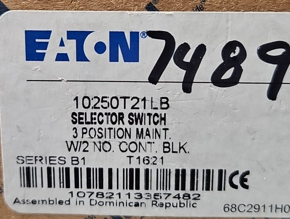 Eaton 10250T21LB Ser B1 Selector switch 3 position maint.       Loc4E35