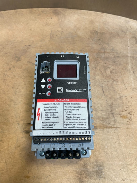 Square D VSD07 Black & Gray 2HP/0.3Kw 460 Volt Speed Drive Controller(BIN 4.4.3)