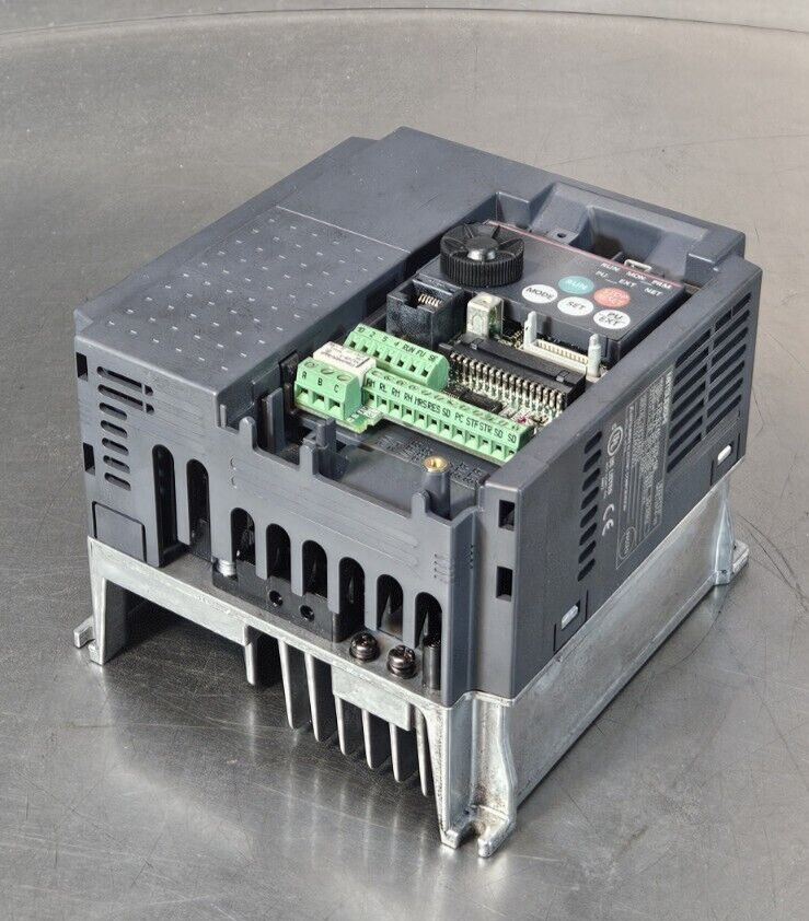 Mitsubishi FR-E740-026-NA Inverter 2.6 A 3 PH 380-480V                  (BIN632)