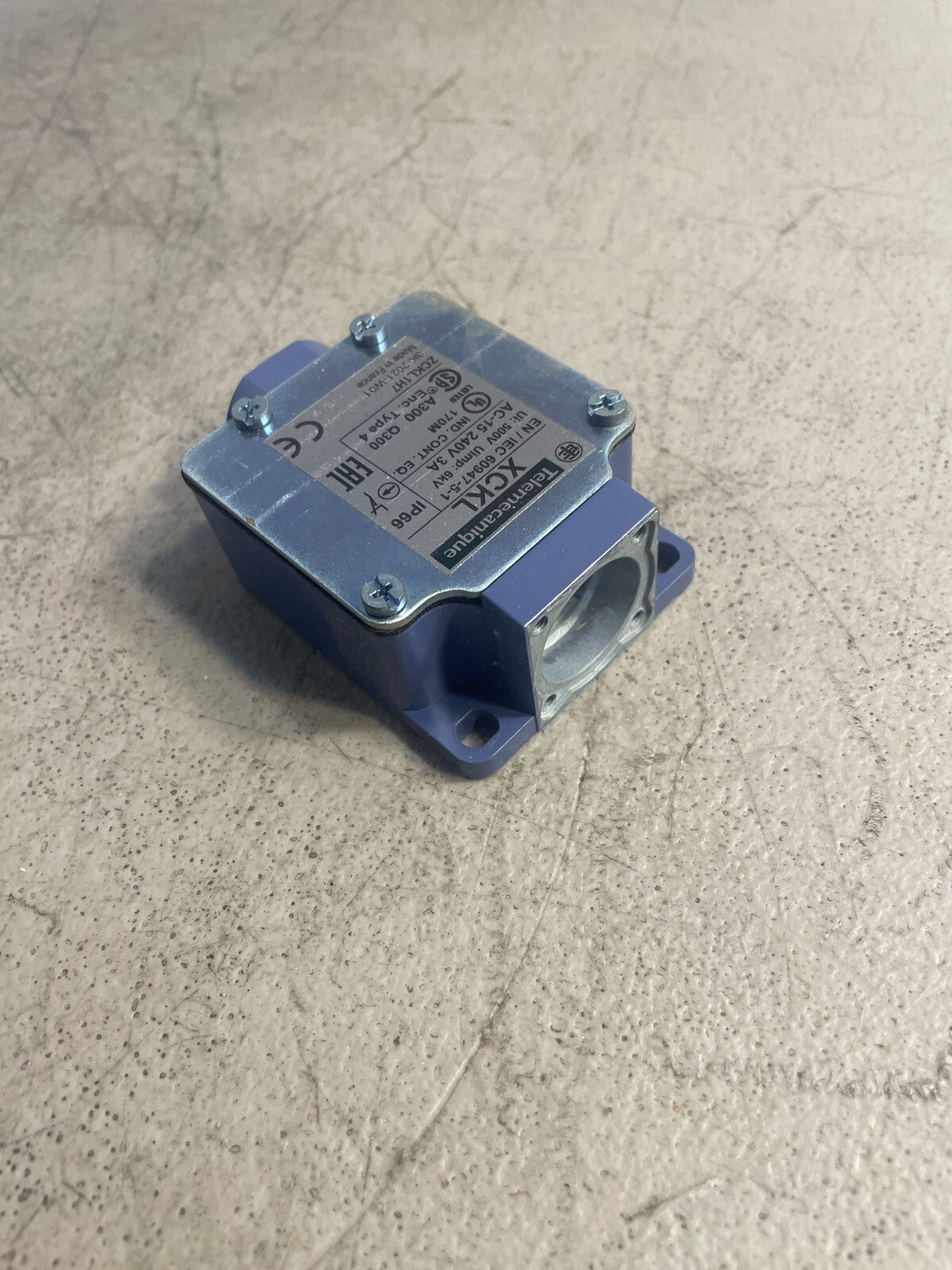 TELEMECANIQUE ZCKL1H7 64K 2-Pole Limit Switch ZCKD Series Actuator Head @3.3.5