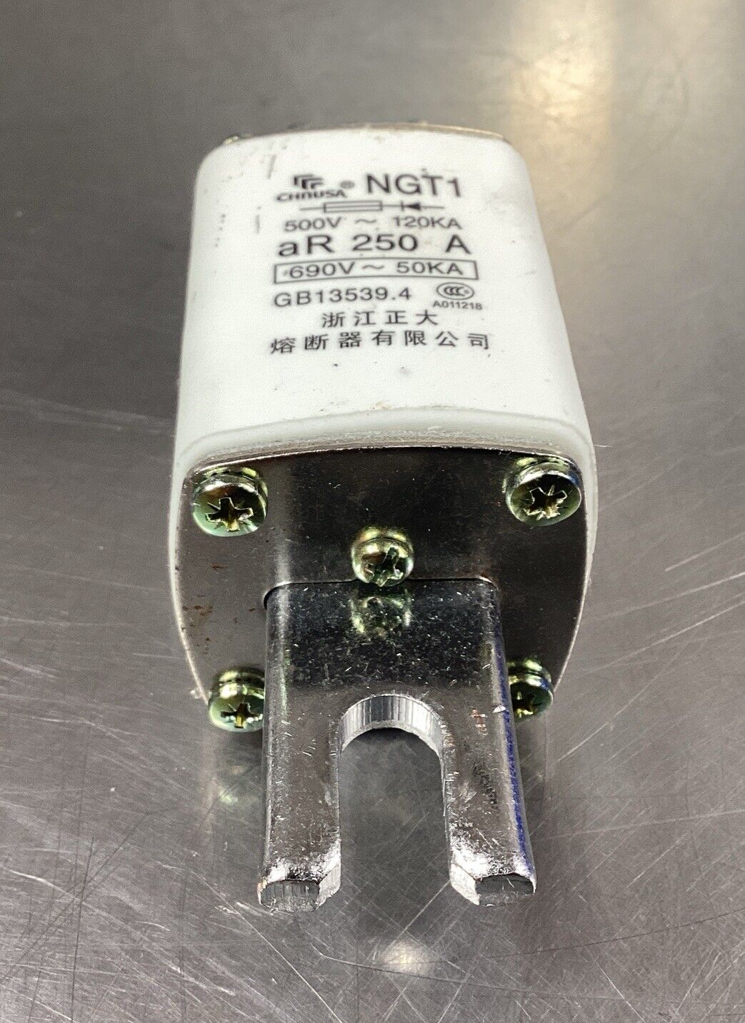 CHNUSA NGT1 690V 250A FUSE.                                       4C-43