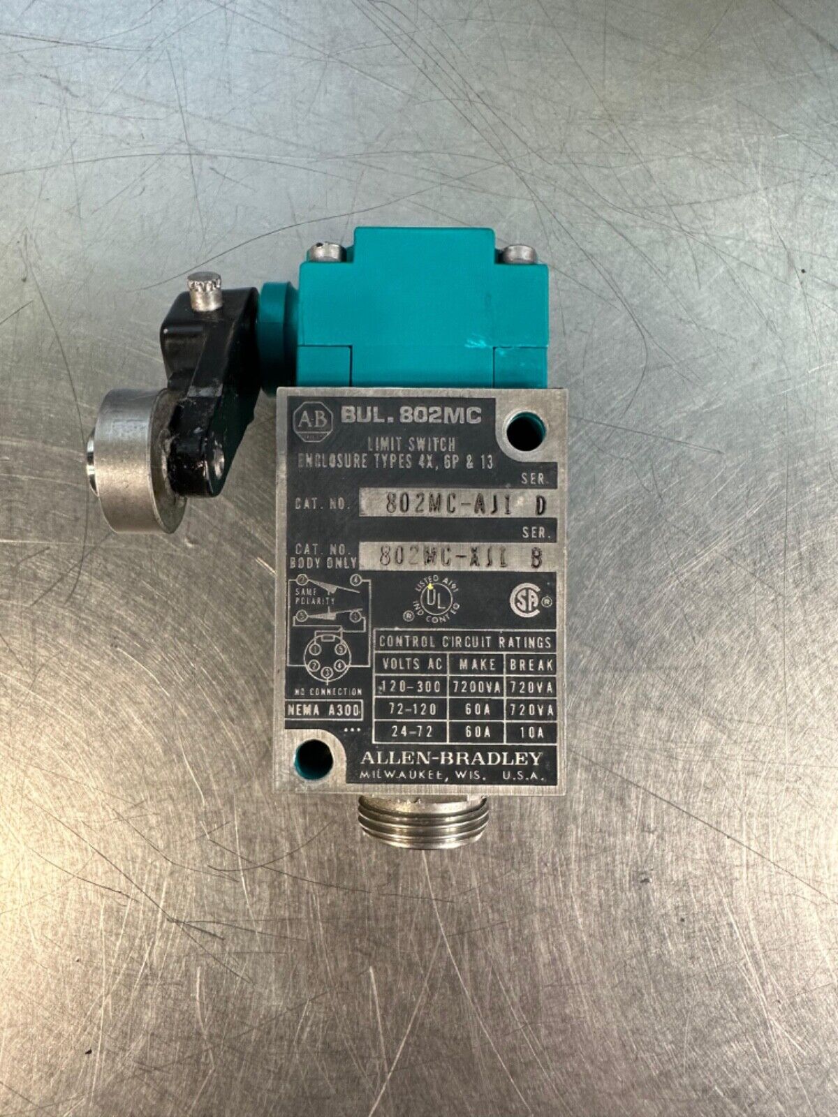 Allen Bradley 802MC-AJ1 /D  With  802MC-AX /D Operador Head (5E-28)